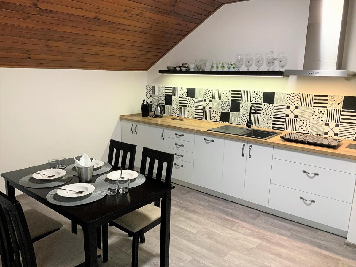 Apartman V Podkrovi Hostinné Eksteriør bilde